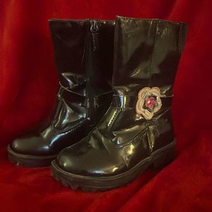 Snuggle by totes brand boots black, little girl size 8